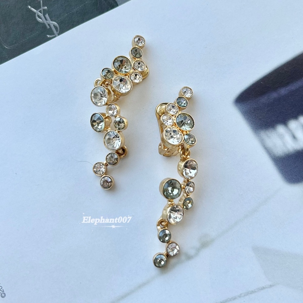 Oscar De La Renta Pendant Clip Earrings